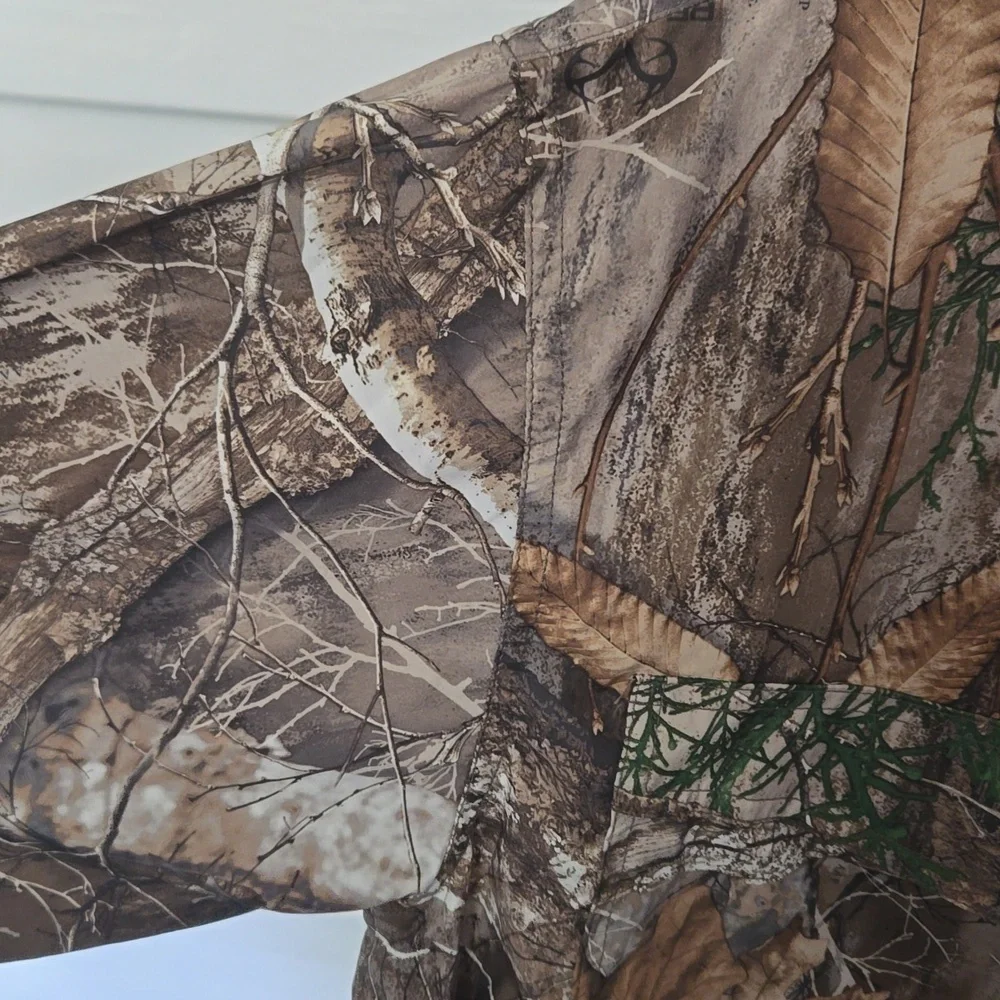 Realtree Fishing camouflage long sleeve shirt - Picture 3 of 10